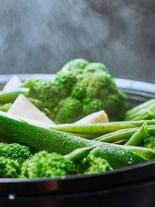 Légumes verts cuits à la vapeur.
