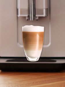 1 cup filled with Latte Macchiato placed on Series 2 VeroCafe machine drip tray.
