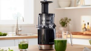 The Bosch slow juicer VitaExtract standing on a kitchen worktop.