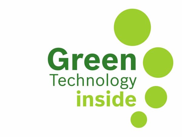 לוגו של Green Technology inside עם ארבע נקודות ירוקות ושני גוונים של ירוק