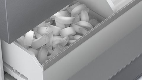 Bosch Quick Ice Pro System on Refrigerator