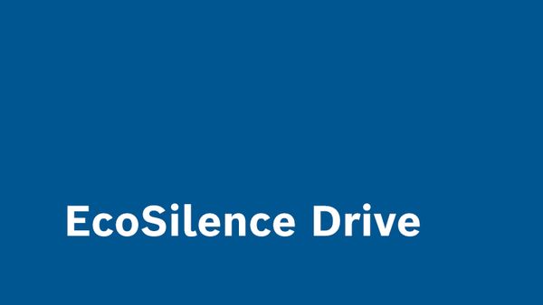 Biały napis EcoSilence Drive na niebieskim tle - początkowy obraz w filmie wideo