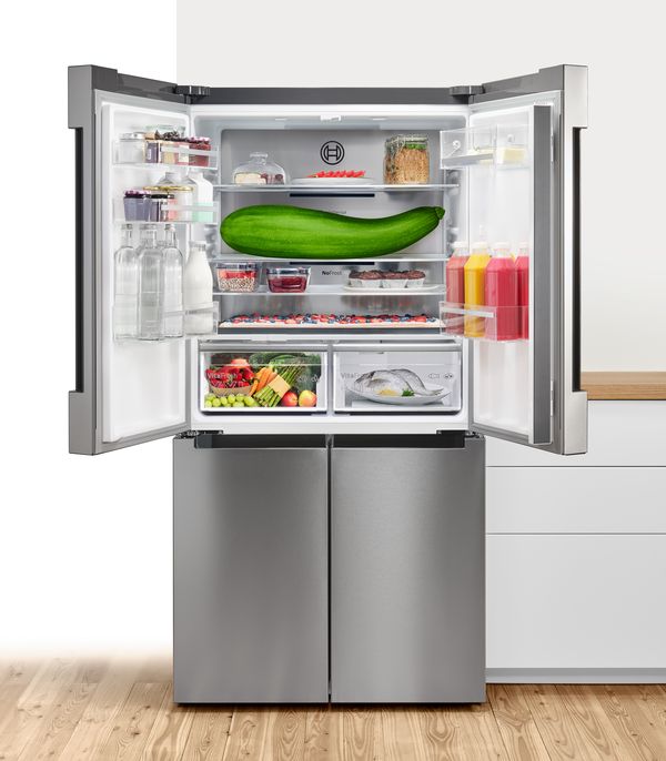 Bosch Kühlschränke bieten ein Fassungsvermögen im XXL-Format, um noch mehr große und sperrige Lebensmittel aufzunehmen, beispielsweise große Gemüsesorten oder ganze Backbleche.