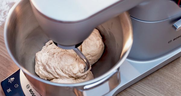 The MUM Series 8 kneading dough in its large-capacity bowl.