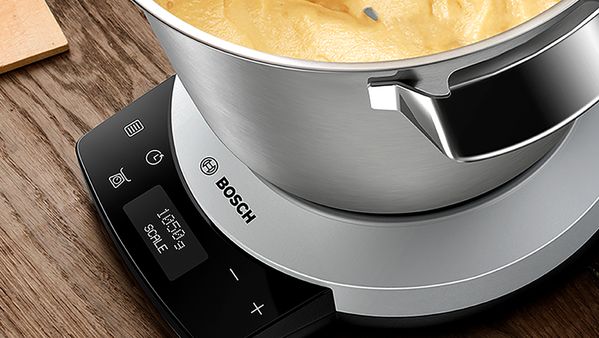 Bosch Küchenmaschine mit digitaler Waage.