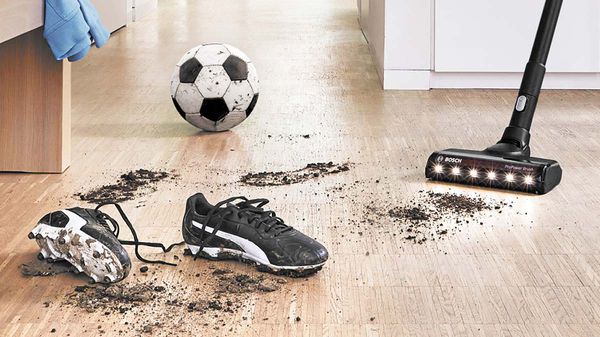 Unlimited ProPower die sporen van vuile voetbalschoenen schoonmaakt.