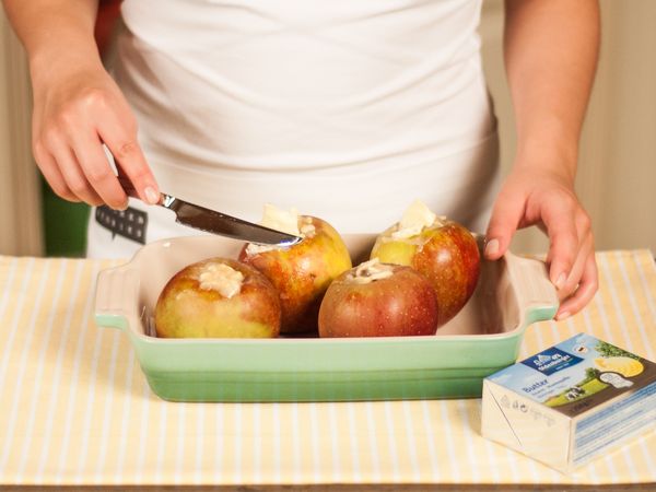 Placing apples into a casserole dish