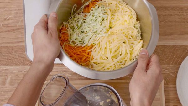 Erklärvideo: VeggieLove Zubehör Set für MUM 5 Küchenmaschine 