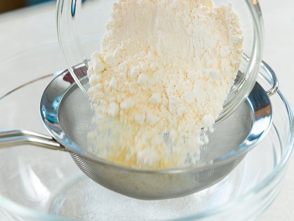 seive flour