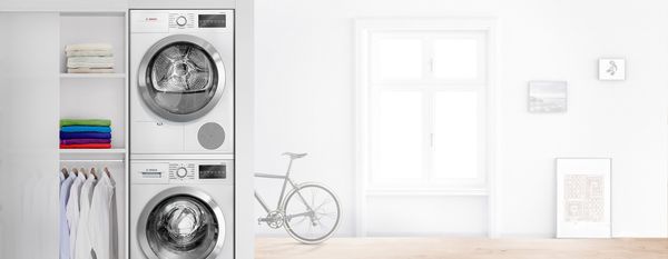Soluțiile de instalare a mașinilor de spălat cu uscător de la Bosch, într-o manieră care economisește spațiu, te ajută să economisești energie și timp