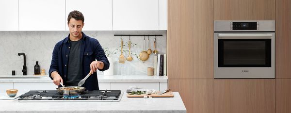 Man cooking on a Bosch gas cooktop