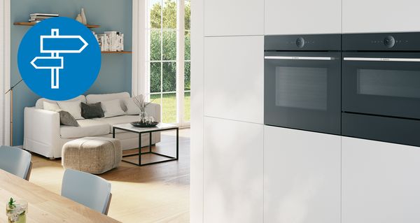 Schwarze Bosch-Einbaubacköfen integriert in eine weiße Küche.