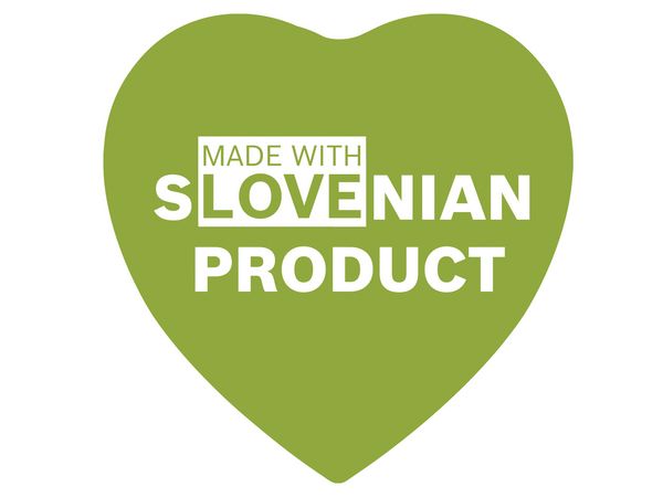 Zelené srdce s bílým nápisem "Slovinský výrobek". Zvýrazněno je slovo "láska" ve slovinštině a dále je zde uvedeno "Vyrobeno s láskou".