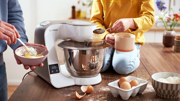 Making cinnamon rolls with the Creation Line stand mixer