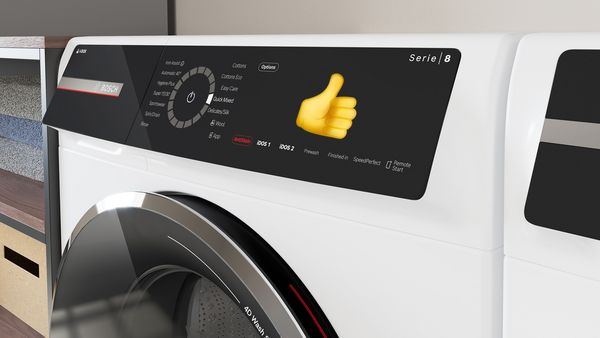 Eine neue Serie 8 Waschmaschine mit einem Daumen hoch Emoji auf dem Display.