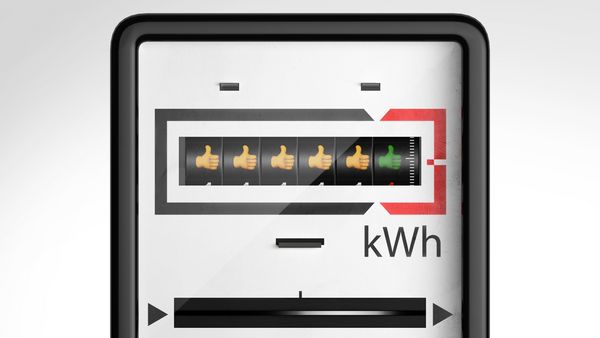 An energy meter displaying thumbs-up for low energy consumption.