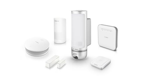 Mehrere Smart Home Geräte für ein vernetztes Zuhause.