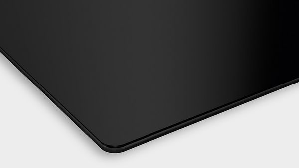 Nærbilde av induksjonsplatetopp med rammeløs design fra Bosch Serie 6.