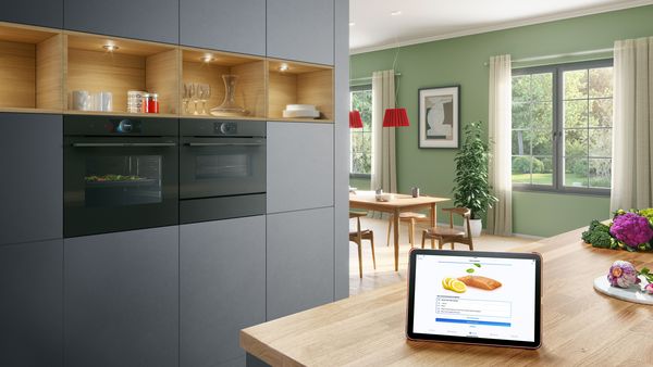 accent line Dampfgarer und Sensor-Backofen in einer eleganten Küche mit Home Connect.