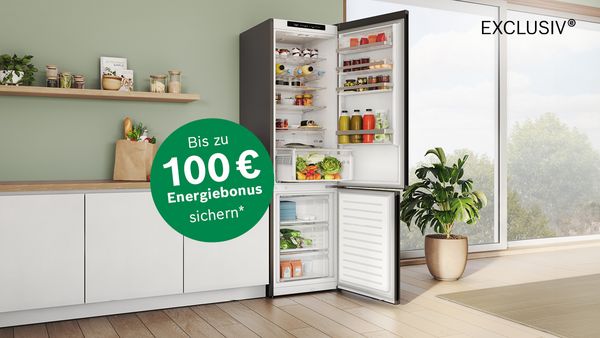 Ein Bosch Kühlschrank in einer Küche; Aktions-Logo: Bis zu 100 € Energiebonus sichern