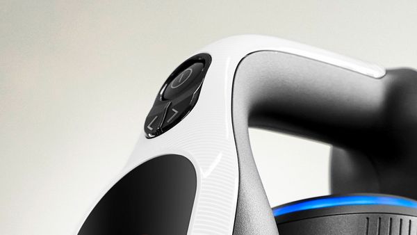 User interface of the Bosch Unlimited 9 is shown with its Display and buttons.