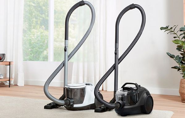 Bagless vacuum