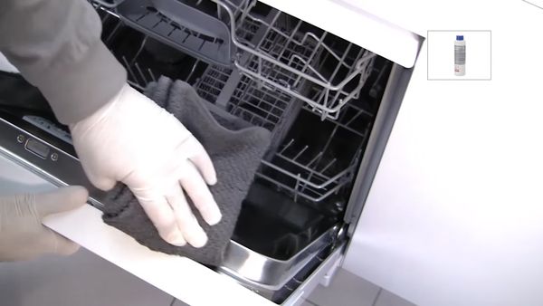 ¿Cómo usar el limpiador líquido para el lavavajillas?