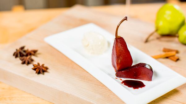 poire pochée au vin rouge