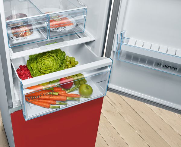Réfrigérateurs-congélateurs colorés avec système VitaFresh de Bosch.