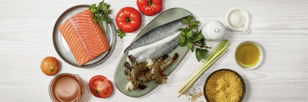 Ingredienti per la ricetta degli spiedini di pesce realizzati con i forni Bosch Serie 6 e 8.