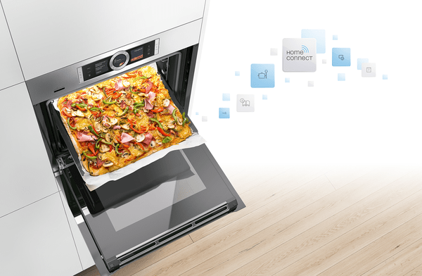 Bosch-home-connect-ovens-pizza-in-oven