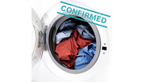 Het vullen van een wasmachine met te veel wasgoed kan schade veroorzaken.