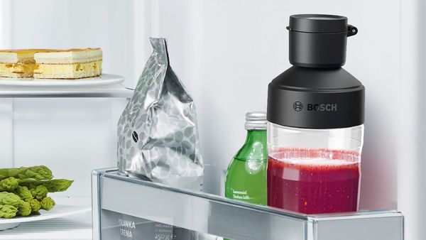To-go bottle in a Bosch fridge