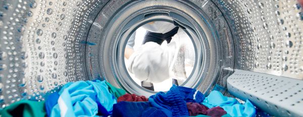 Nachlegefunktion – Vergessene Kleidungsstücke auch nach Start des Waschprogramms nachlegen.