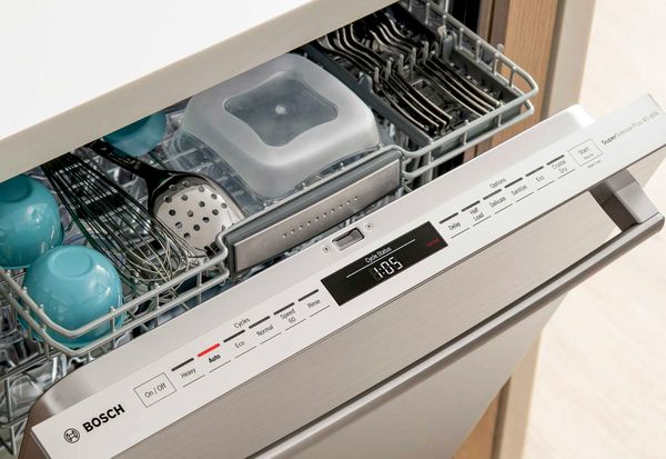 Bosch dishwasher slightly opened with dry dishes
