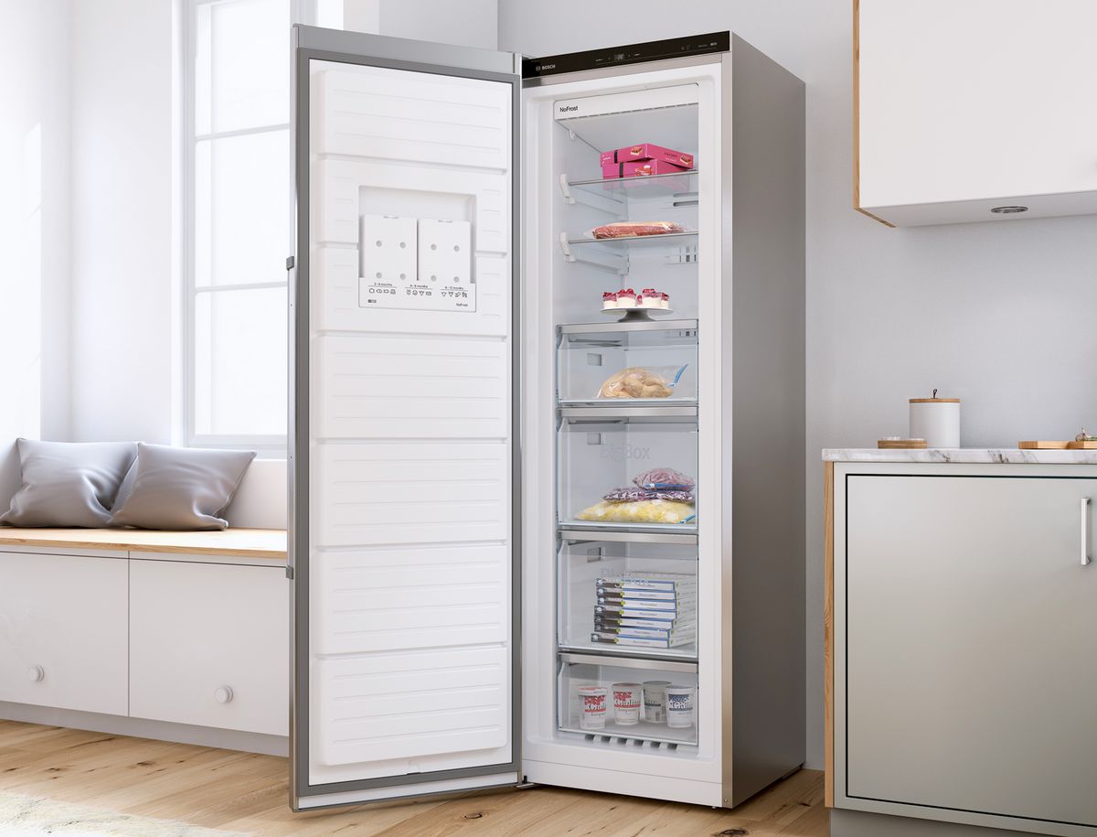 Почему течёт холодильник, вода внутри или течет из под холодильника