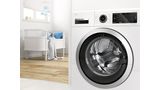 Bosch tvättmaskin med EcoSilence Drive-motor, barnkammare i bakgrunden