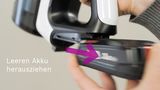 Leeren Akku herausziehen