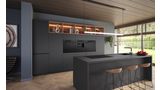 Blauw-zwarte keuken met keukentoestellen van de Bosch Matt Design-lijn.