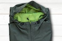 Een opgevouwen sportjack.