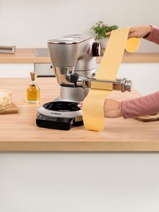 Bosch Küchenmaschine mit Pastaaufsatz.