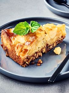  A slice of an apple cake on a plate.