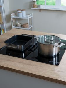 Built-in Bosch hob with ProInduction Pan and FlexInduction Pan on display