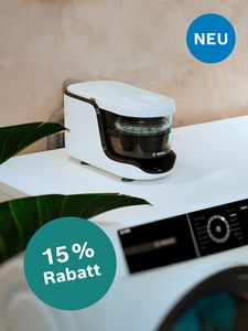 Bosch Waschmaschine mit externen Bosch Mikroplastikfilter und Hinweis, dass es beim Kauf des Filters im Bosch Online Shop 15 % Rabatt gibt