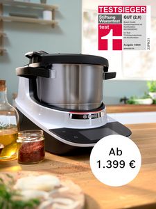 Bosch Cookit K&uuml;chenmaschine mit Kochfunktion als Testsieger von Stiftung Warentest, auf K&uuml;chenarbeitsfl&auml;che mit Preisangabe ab 1.399 Euro