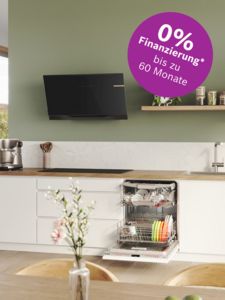 Bosch K&uuml;che mit gr&uuml;ner Wand und lila St&ouml;rer mit Hinweis auf 60 Monate Finanzierung M&ouml;glichkeit