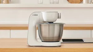 A front shot of a white Series 4 MUM 5 stand mixer.