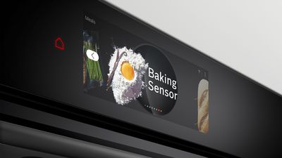 
       Serie 8 accent line ovn. Fokus på TFT Touch Display Pro, der viser menuen til valg af PerfectBake Plus.
      