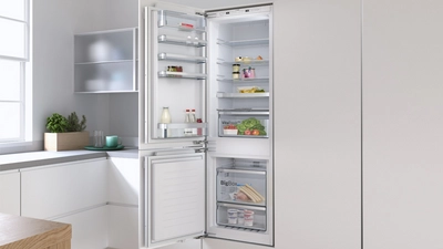 Built-in Fridge-freezers with Freezer at Bottom