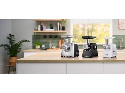 Tritatutto ProPower, MultiPower Serie 4 e Serie 6 e SmartPower sul ripiano di una cucina.